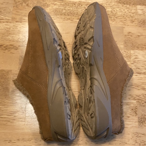 Carol Wright’s “Gail” faux Sherpa microsuede clog - Picture 5 of 10